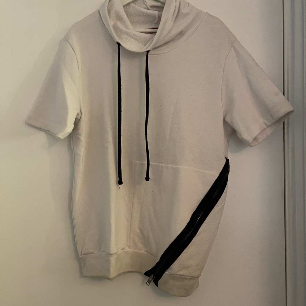 SAKS Sweater Zipper Detail